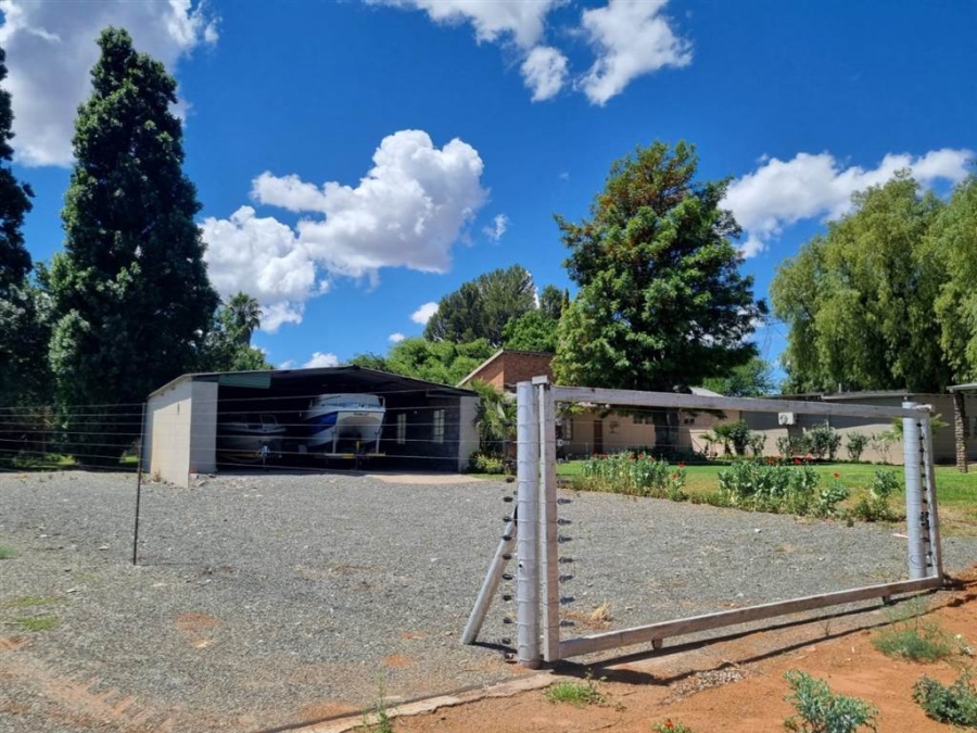 6 Bedroom Property for Sale in Fauresmith Rural Free State